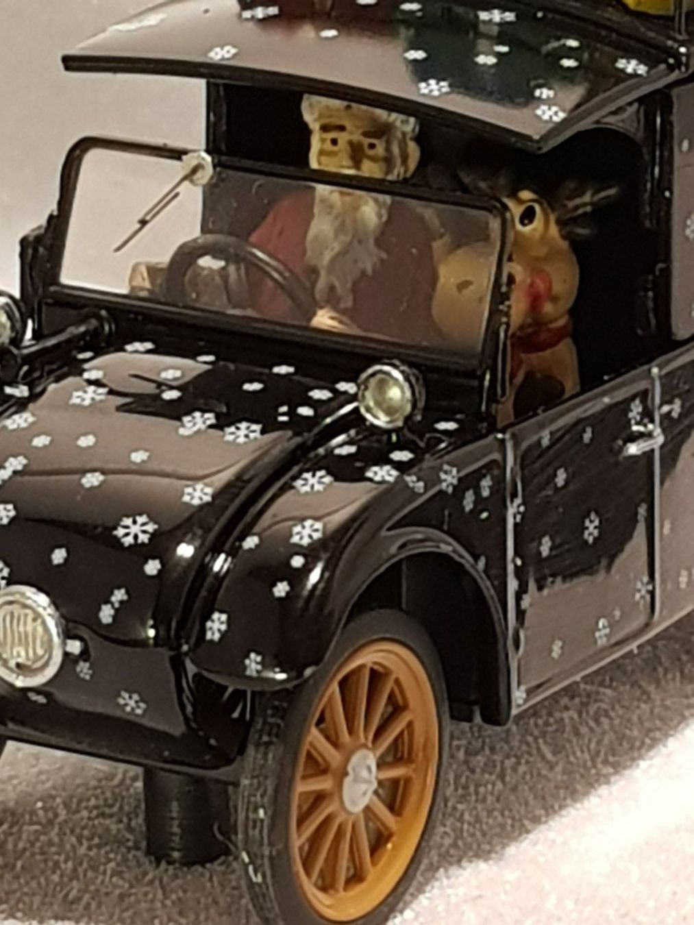 Hanomag Modellini d'auto: Hanomag Kommissbrot Christmas Edition – Nuovo e nell'imballaggio originale da Chézard-St-Martin venduto da AlPat-Collections 2