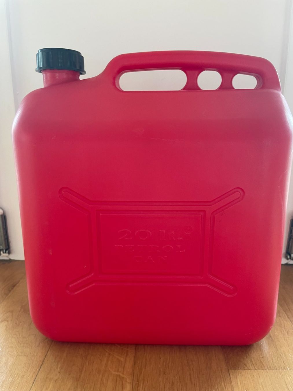 Taniche per benzina: Jerrican - bidon 20 litres – Nuovo (secondo la descrizione) da Petit Lancy venduto da gil_hr6v