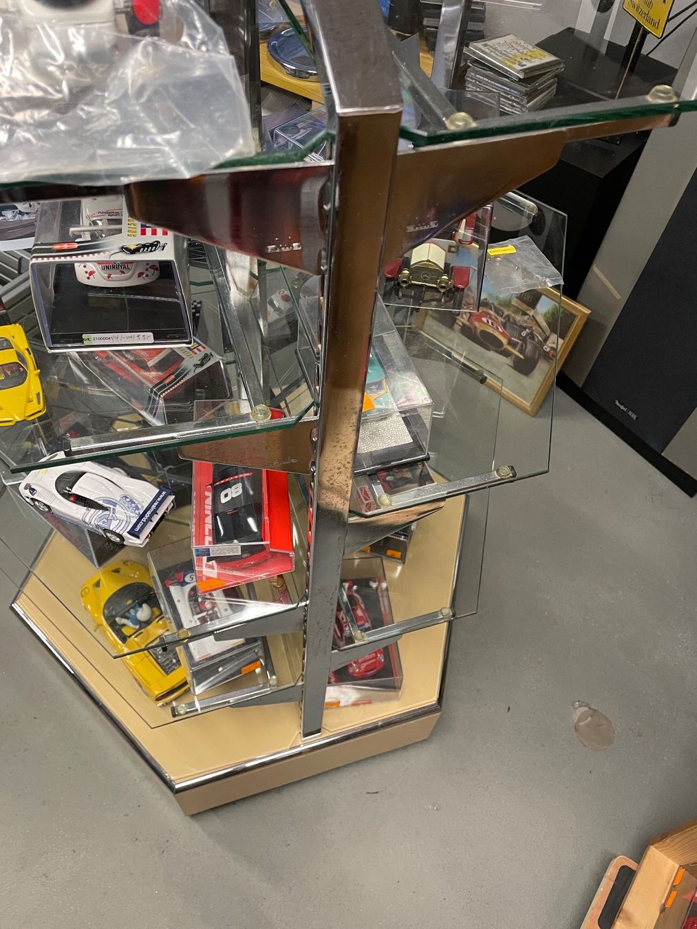 Modellini d'auto: Ausstell - Vitrine 5 Eckige – Usato da Wohlen AG venduto da NincoA-Z 2