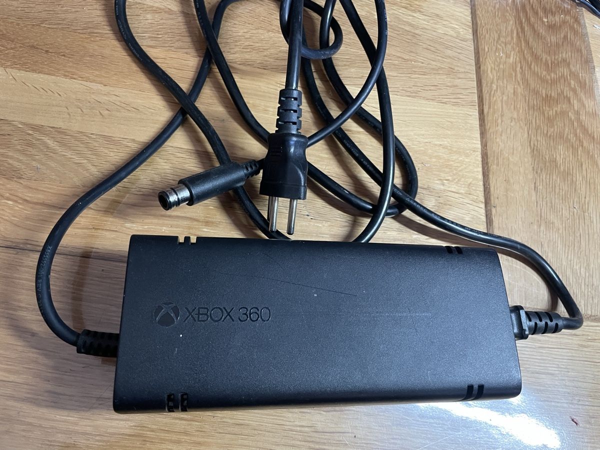 Microsoft Adattatori & Cavi: Bloc d’alimentation pour XBOX 360 – Usato da Martigny-Croix venduto da jen_t9fp
