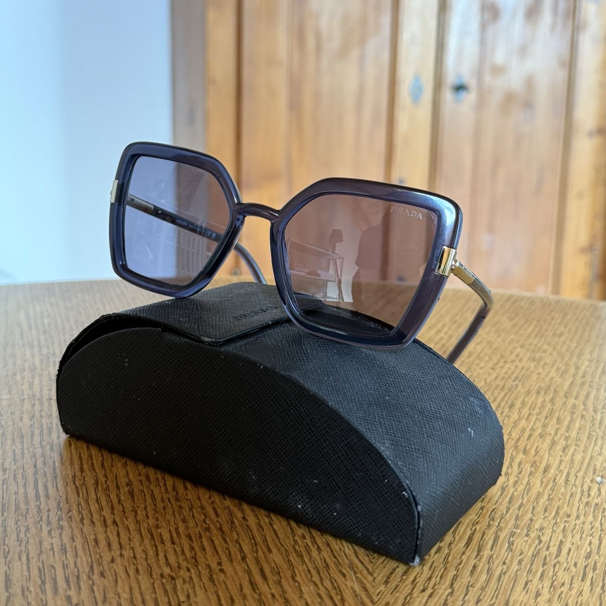 Prada Brillen & Gläser: Prada Sonnenbrille – Gebraucht aus Schwerzenbach von ddv14