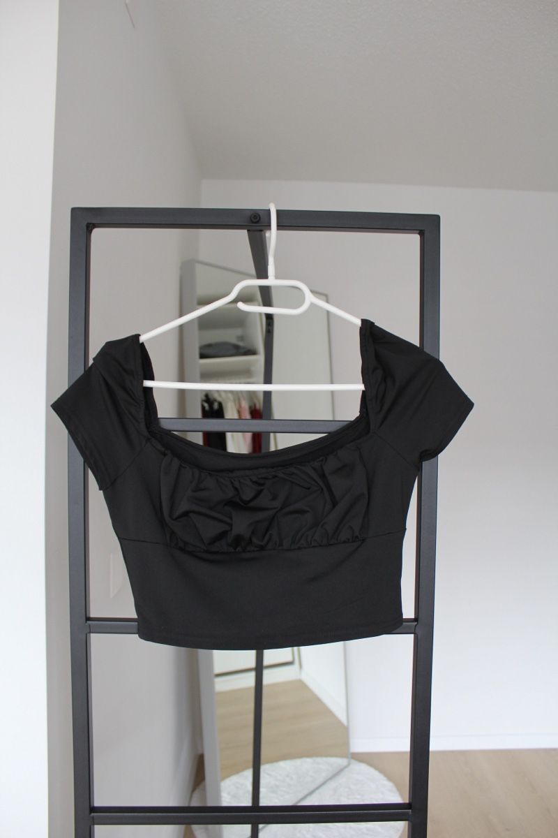 Tops: Schwarzes Crop Top - Grösse S – Gebraucht aus Neerach von irasan 1