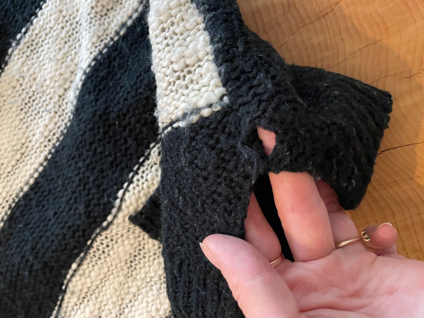 Maglioni & Felpe: Schwarz-weiss gestreifter Pullover Gr. M / Pull rayé tricot – Usato da Zürich venduto da AnnaSa 7