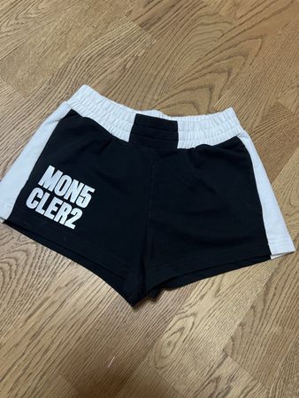 Wunderschöne Moncler Shorts für Mädchen, Größe 6 (116)!!!