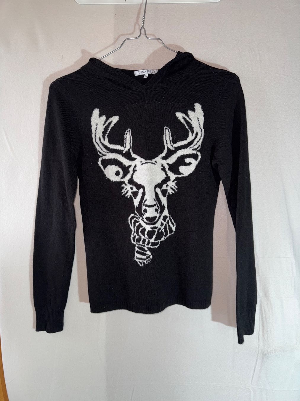 Anna Field Pulls & Sweat-shirts: schwarzer Hirsch Kapuzenpullover Gr. 38 von Anna Field – D'occasion à Grosswangen par second_hand_dress