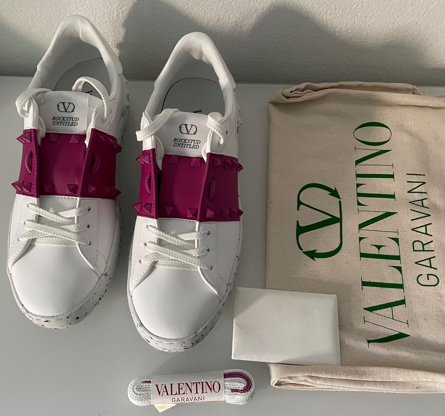 Valentino Scarpe da donna: Valentino Garavani Sneaker Gr. 38 – Nuovo (secondo la descrizione) da Benken ZH venduto da Teessino