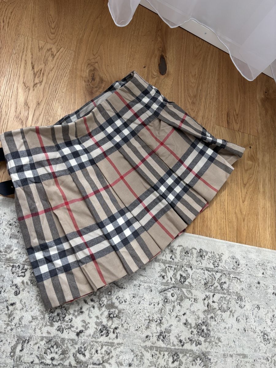 Burberry Gonne: Wool Mini Skirt Burberry UK12 – Nuovo (secondo la descrizione) da Horgen venduto da lme_8kj7 1