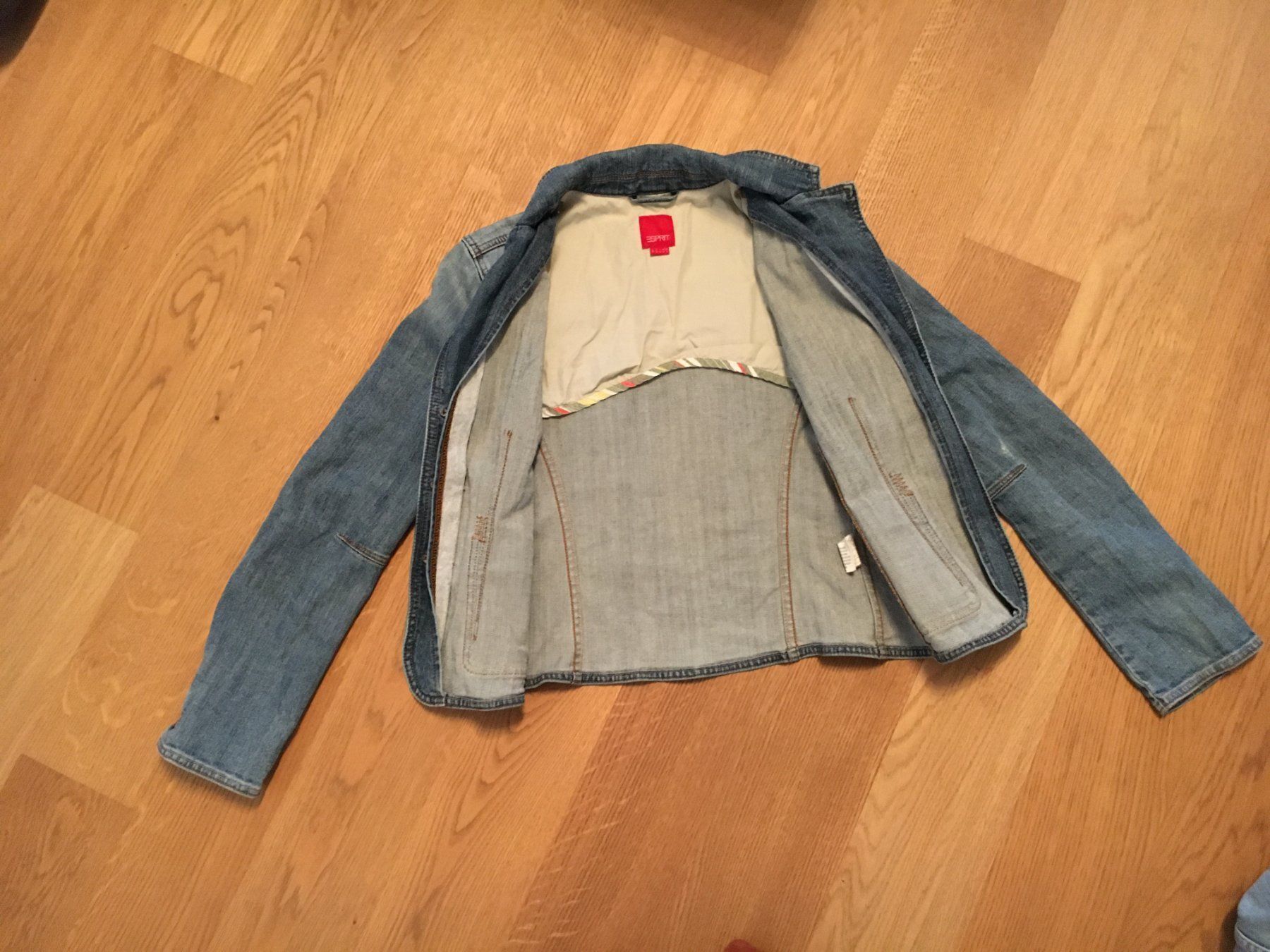 Esprit Giacche: Damen Jeansjacke von Esprit Gr. 36 – Usato da Rotkreuz venduto da Vkahlo 3