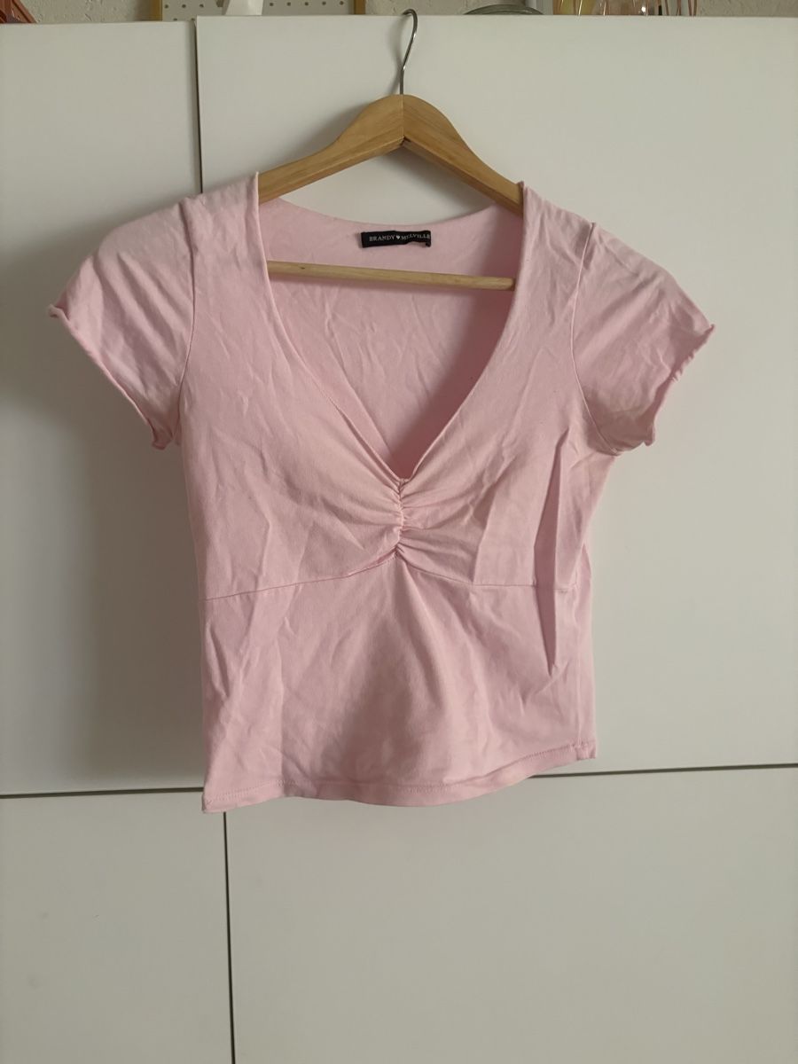 Brandy Melville T-shirt: T shirt rose brandy Melville  – Nuovo (secondo la descrizione) da Pully venduto da kaba07
