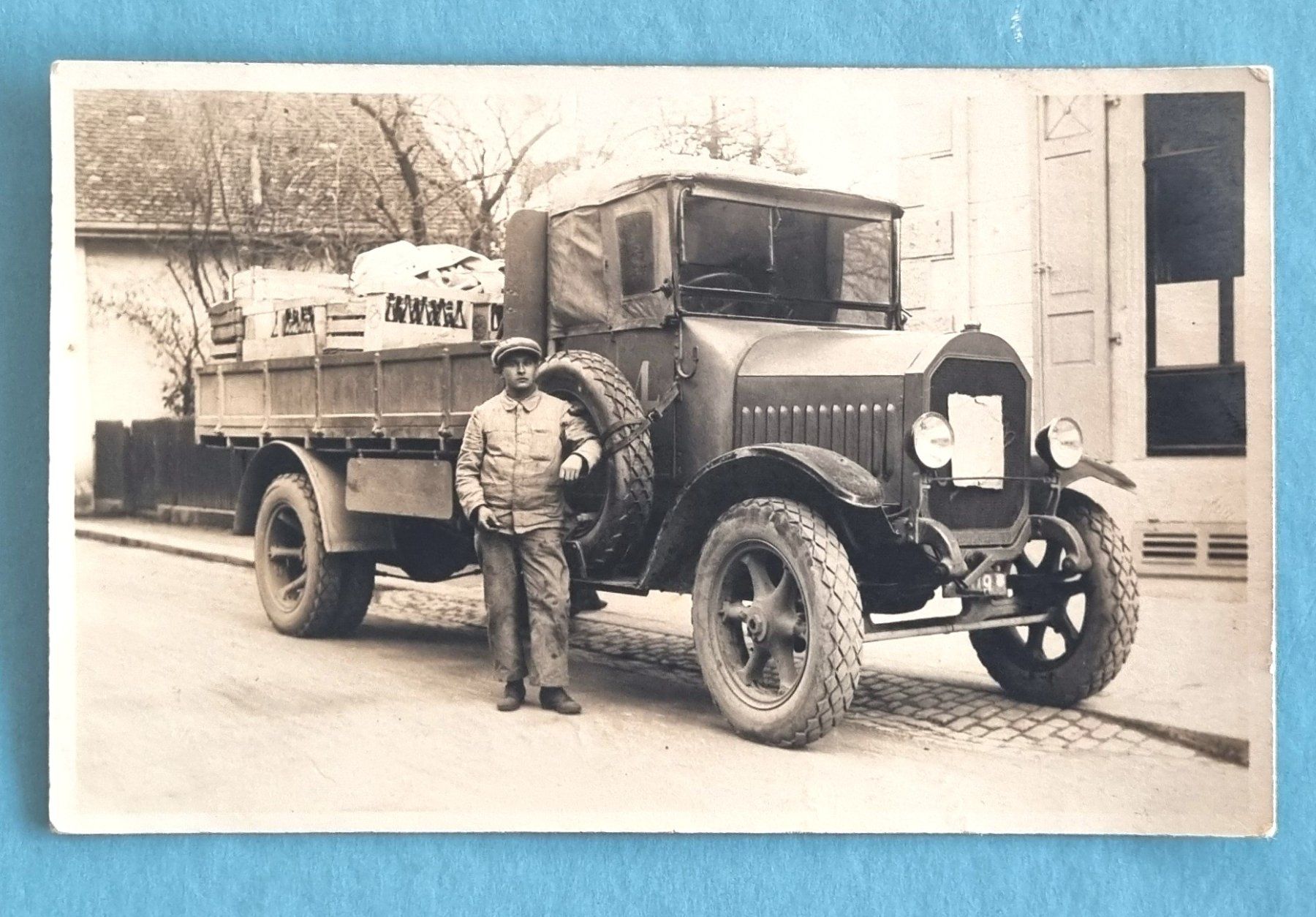 Cartoline postali: Alter Lastwagen mit Chauffeur - LKW - Post Winterthur - 1925 – Usato da Rothrist venduto da RROENK