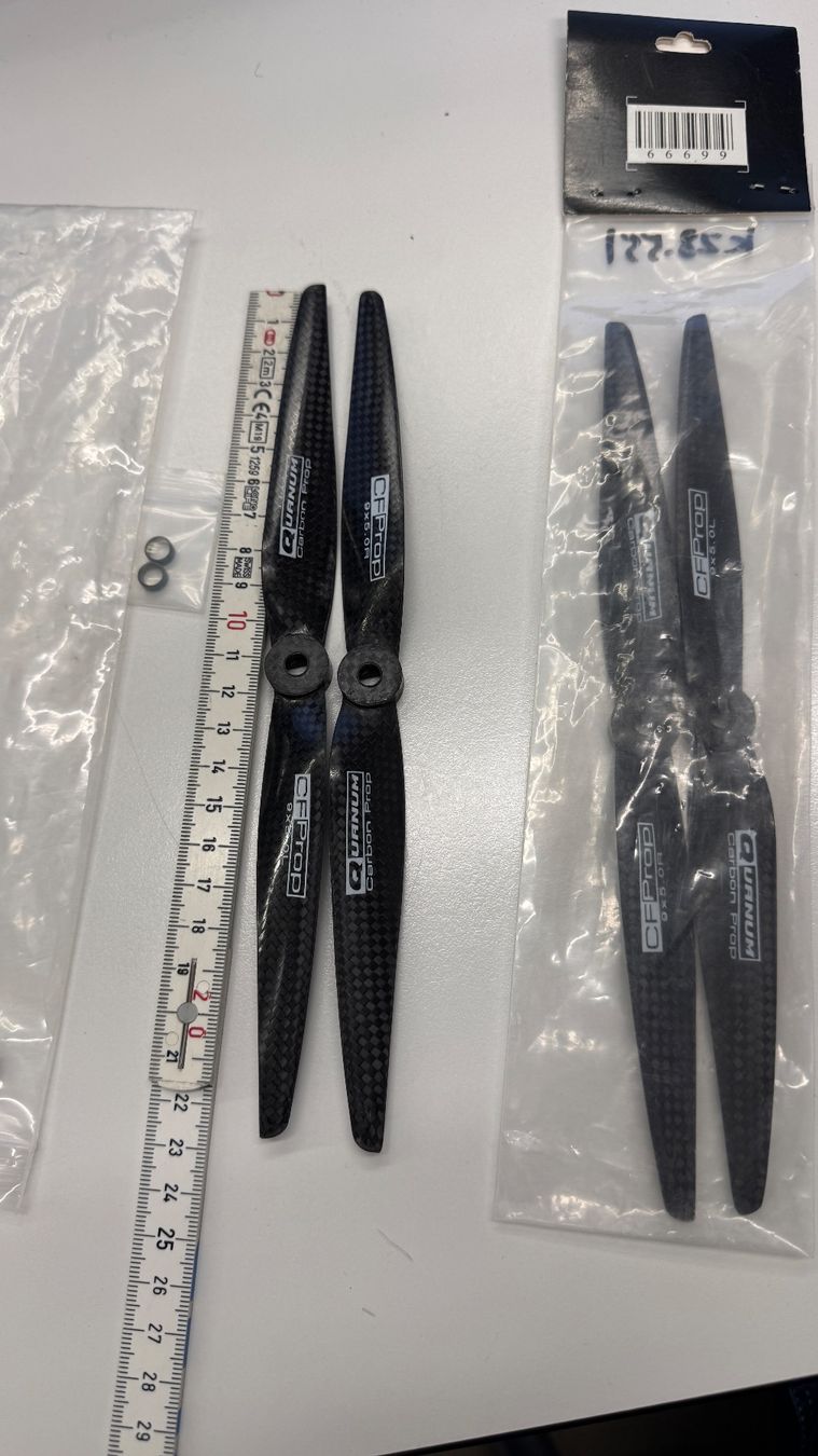 Kit di modellismo & Modellini statici: Propeller Carbon Original verpackt 2x CF Prop 9x5.0 R & L – Nuovo e nell'imballaggio originale da Etzgen venduto da Vendomondo 1