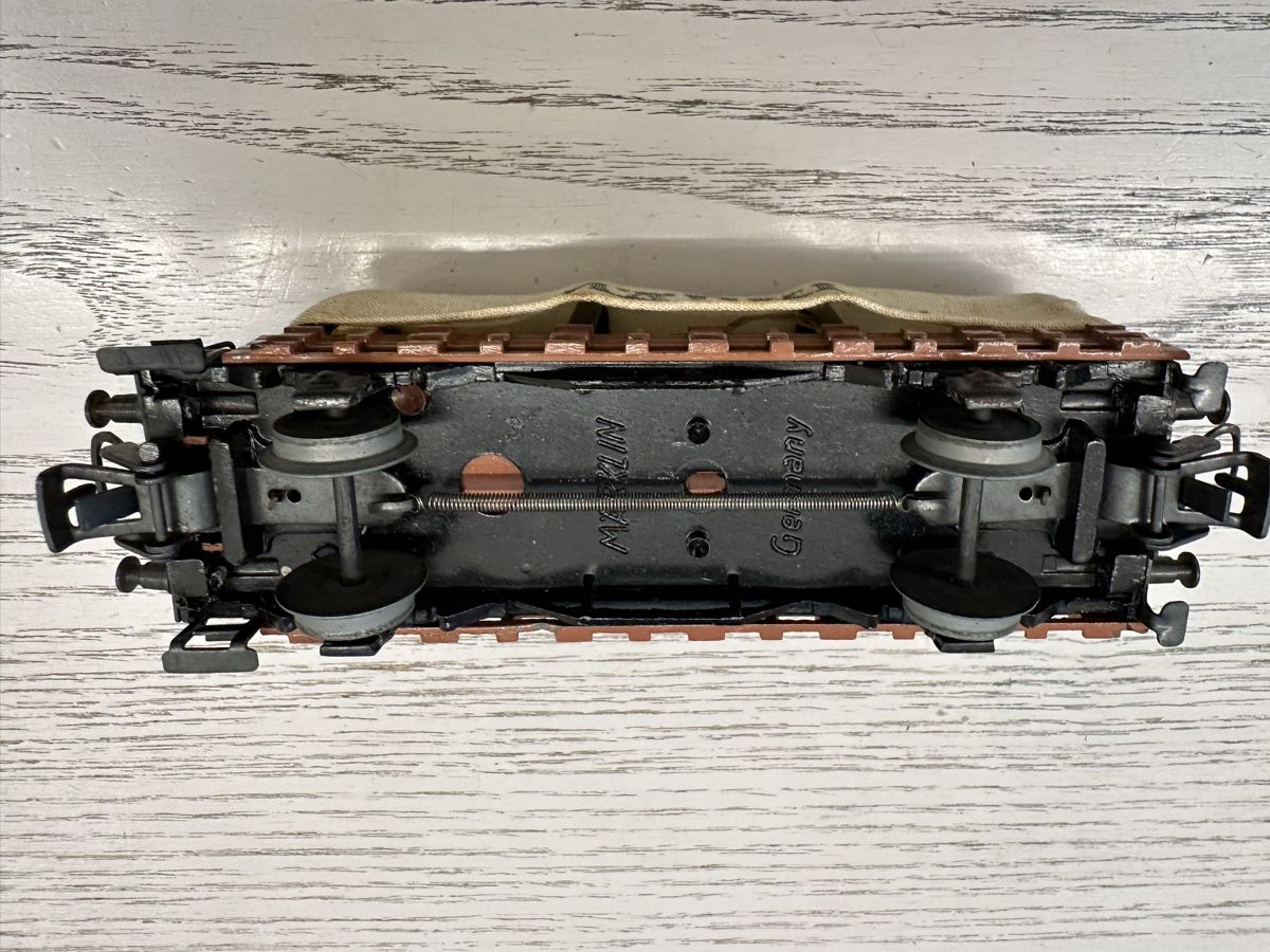 Märklin Modellini di ferrovie: Märklin 322 Planewagen mit Bremserhaus – Usato da Lupsingen venduto da New-Haven 2