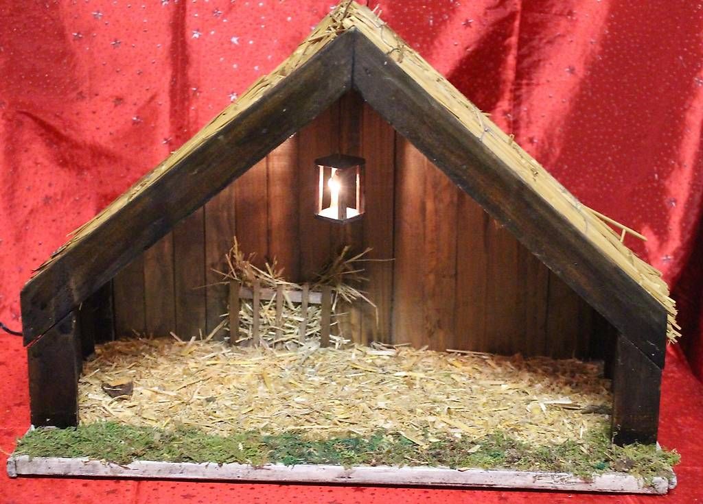 Articles en bois: Krippe mit Strohdach – D'occasion à Moosseedorf par Tigerlily1 3