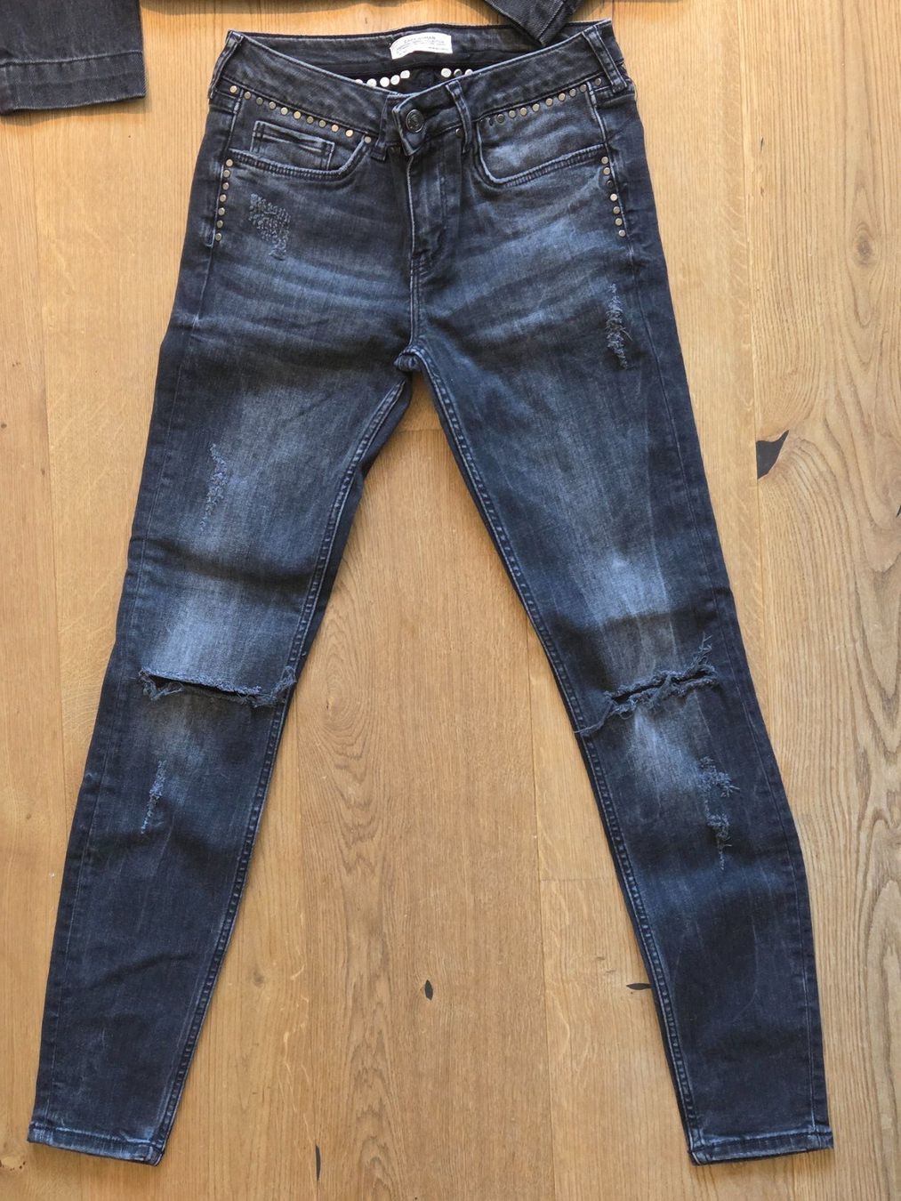 Lots de vêtements: Cooles Jeans SET mit Nietendetails – D'occasion à Emmen par GrabandGo 4