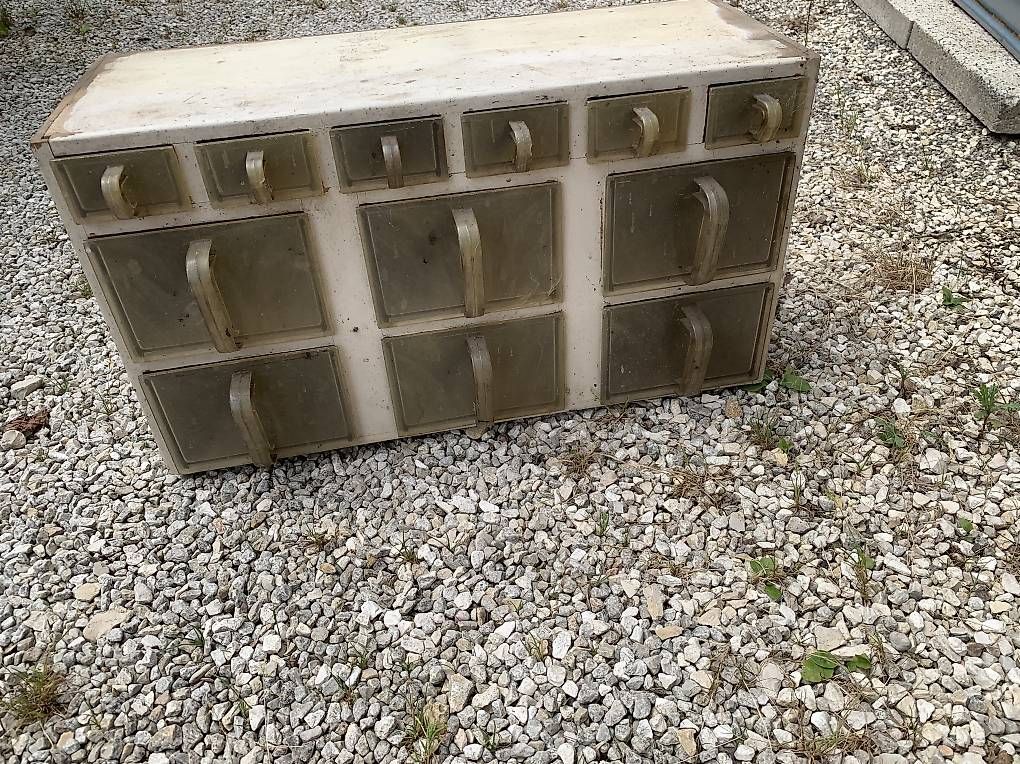 Scaffali: Kleines schäftli shabby chic – Usato da Duggingen venduto da AlexFlomi