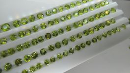 Lot 20.04 ct - 12x Péridots ronds 7mm - CERTIFICAT 800.- Fr