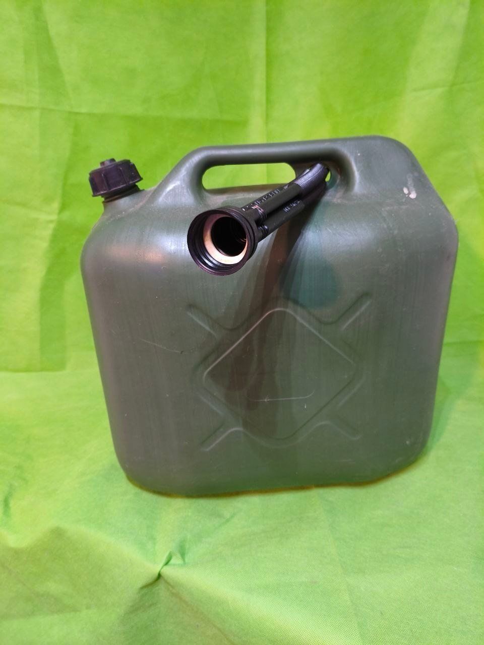 Taniche per benzina: Kraftstoffkanister 20L – Usato da Adliswil venduto da ben_5xjf