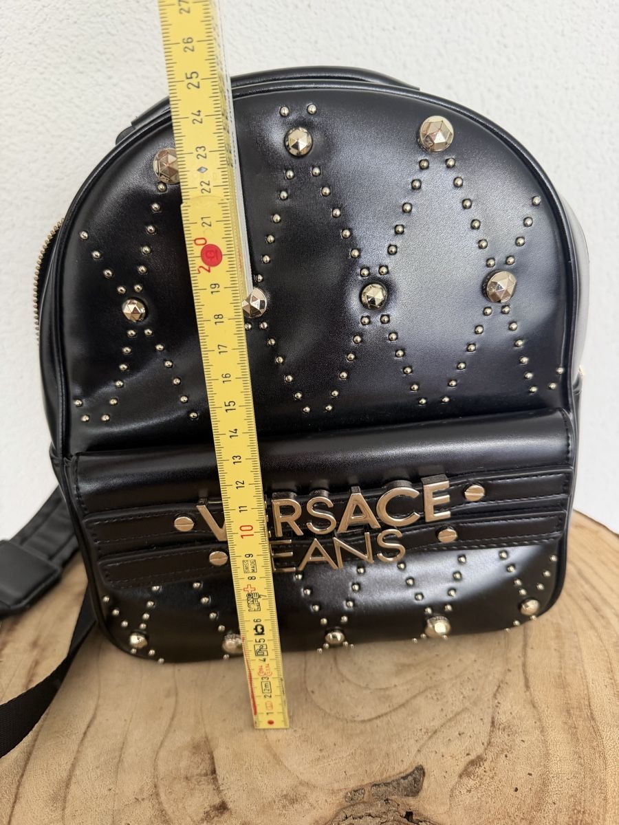 Versace Zaini: Versace Jeans Rucksack Schwarz mit Nieten  – Usato da Hägglingen venduto da Raff_Ella 8