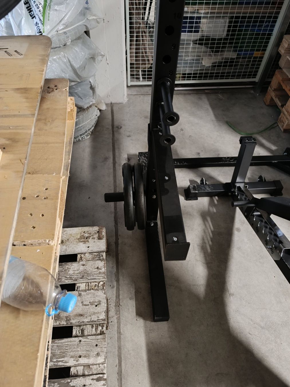 Hometrainer: Half open Rack, Langhantel, 100kg Plates, Verstellbar Bench – Neu und originalverpackt aus Volketswil von Fsladek 3