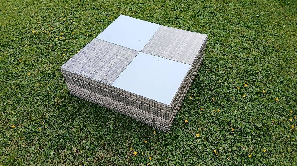 Tische: Couchtisch zu Rattanlounge – Gebraucht aus Ebnat-Kappel von Squirrel04
