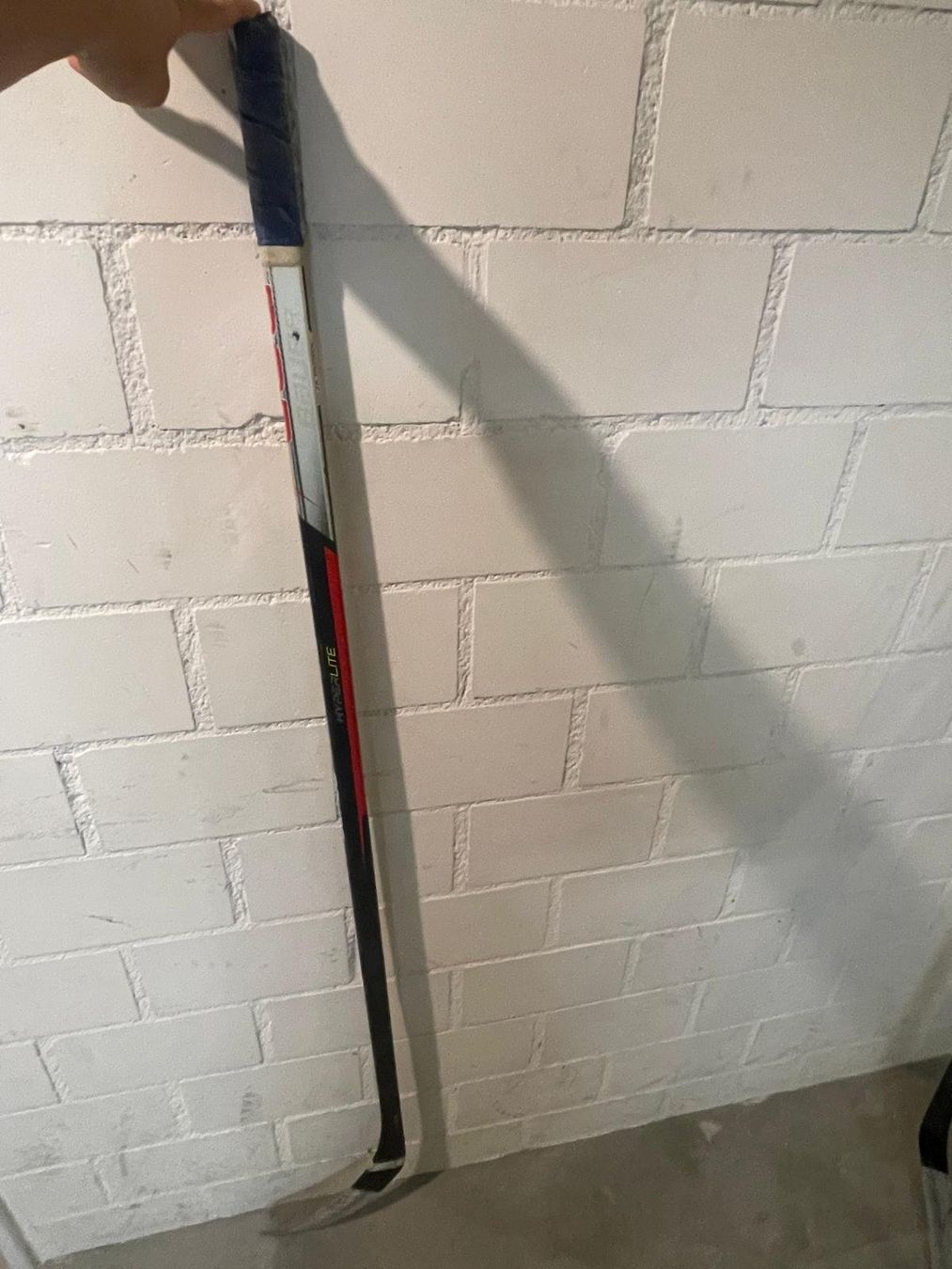 Bauer Bastoni & Pale: Hockeystock Bauer Hyperlight, P29, 55 Flex, nach links – Usato da Urdorf venduto da florida100