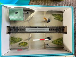 Bahnübergang mechanisch mit Schranken in Originalbox