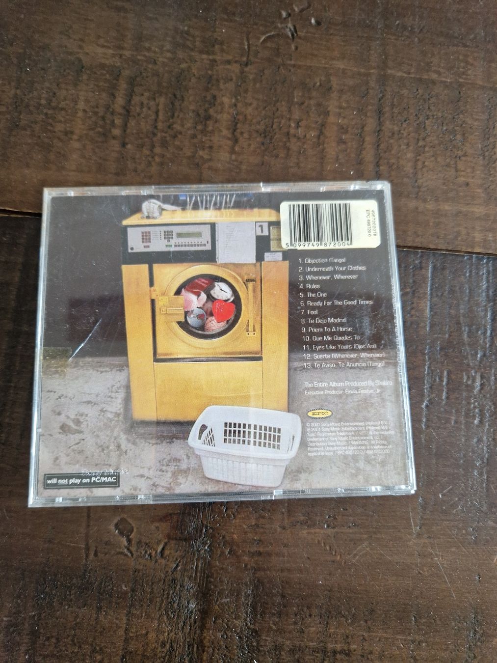 CD: CD - Shakira - Laundry Service – Usato da Rain venduto da -LUMA- 2