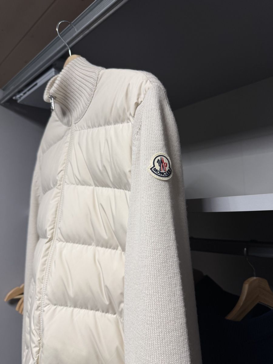 Moncler Giacche: Moncler Cardigan aus Wolle hellbeige – Nuovo e nell'imballaggio originale da Spiez venduto da ronan888888 1