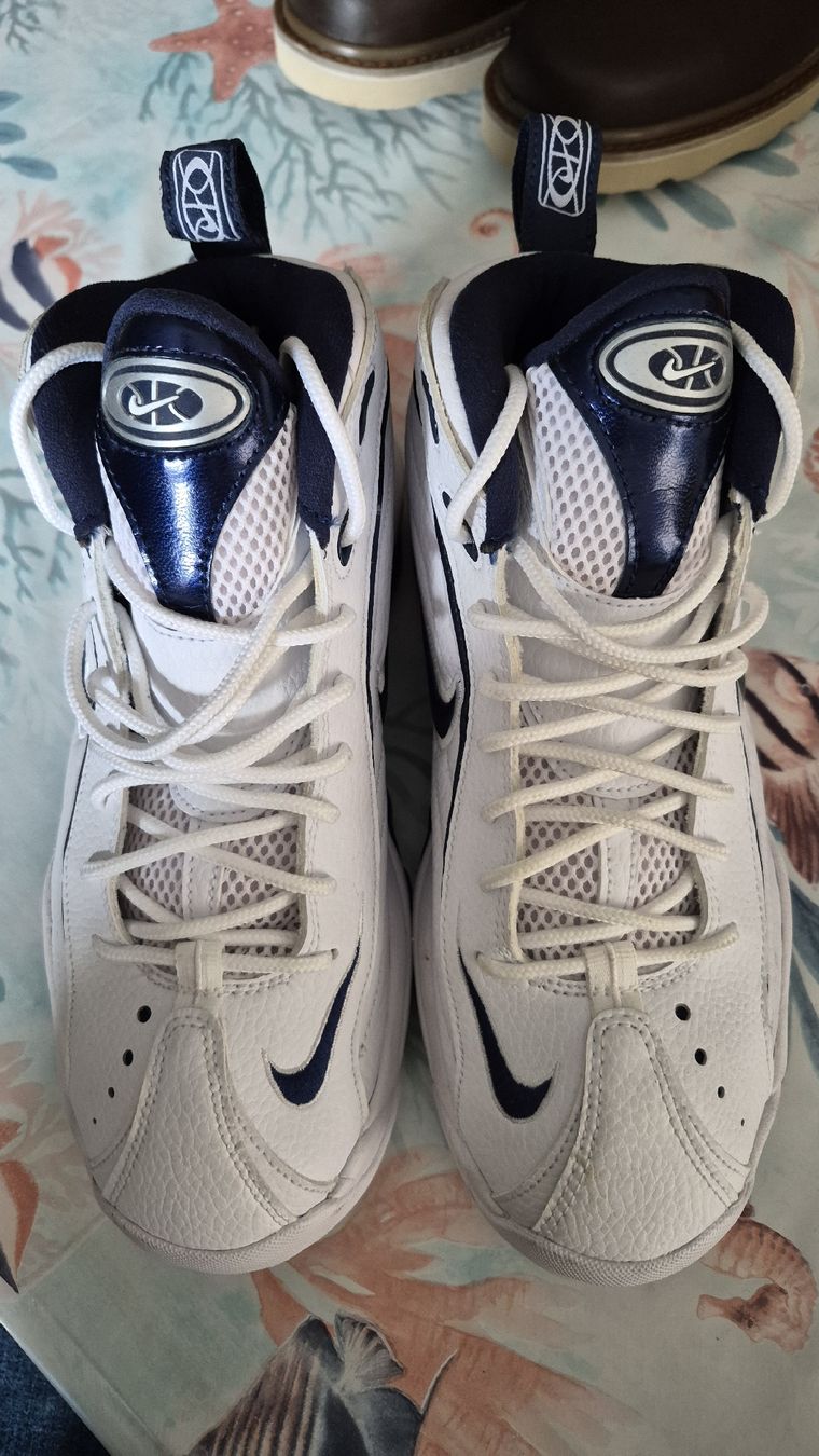 Nike Chaussures hommes: Baskets Nike air total midnight taille 41 – D'occasion à Massonnens par Switzerlandtruck23