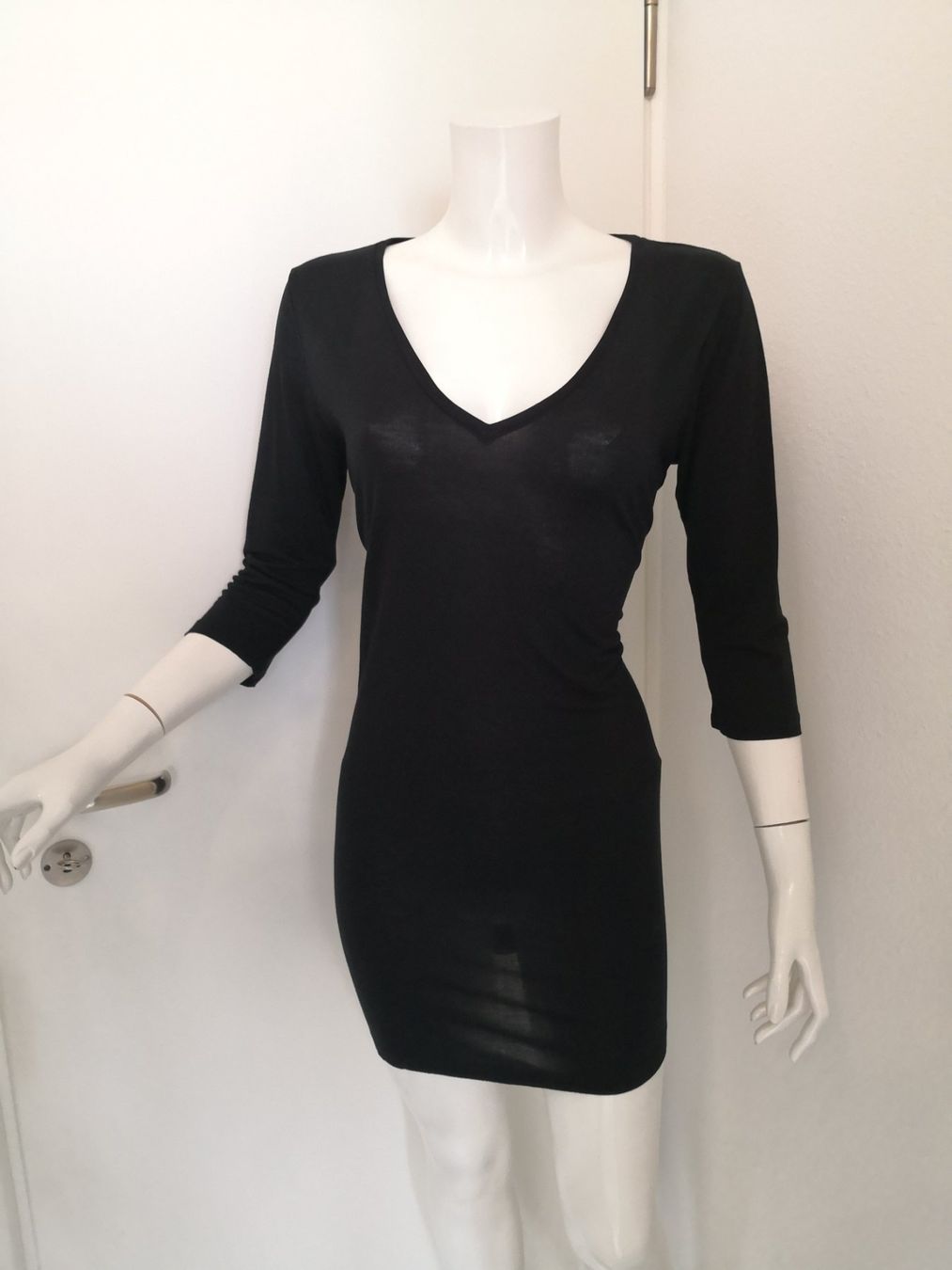 Mango Kleider: 🤩MANGO KLEID SCHWARZ & V-SCHNITT – Neu (gemäss Beschreibung) aus Olten von Naja-Twins-Twins 9