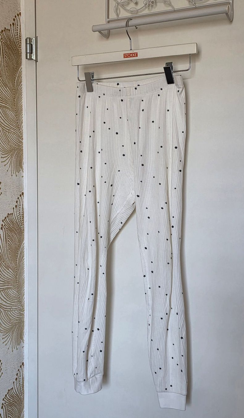 H&M Pigiama & Simili: Pyjama weiss mit Sternen Gr. 134/140 – Usato da Zürich venduto da Pemberleys 2