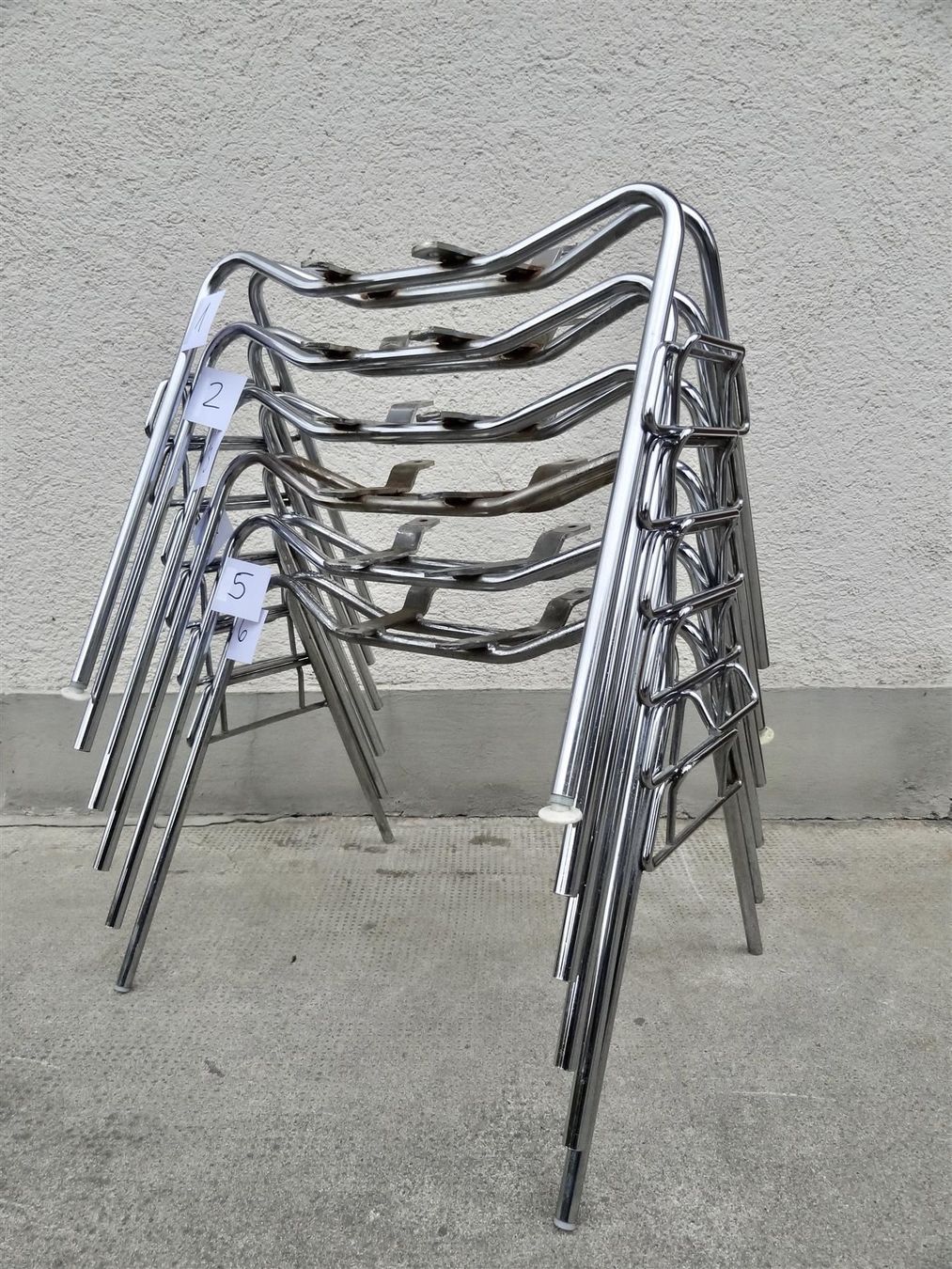 Eames Stühle: Eames Side Chair Base Stacking Base – Gebraucht aus Kerzers von bottlesandboxes 2
