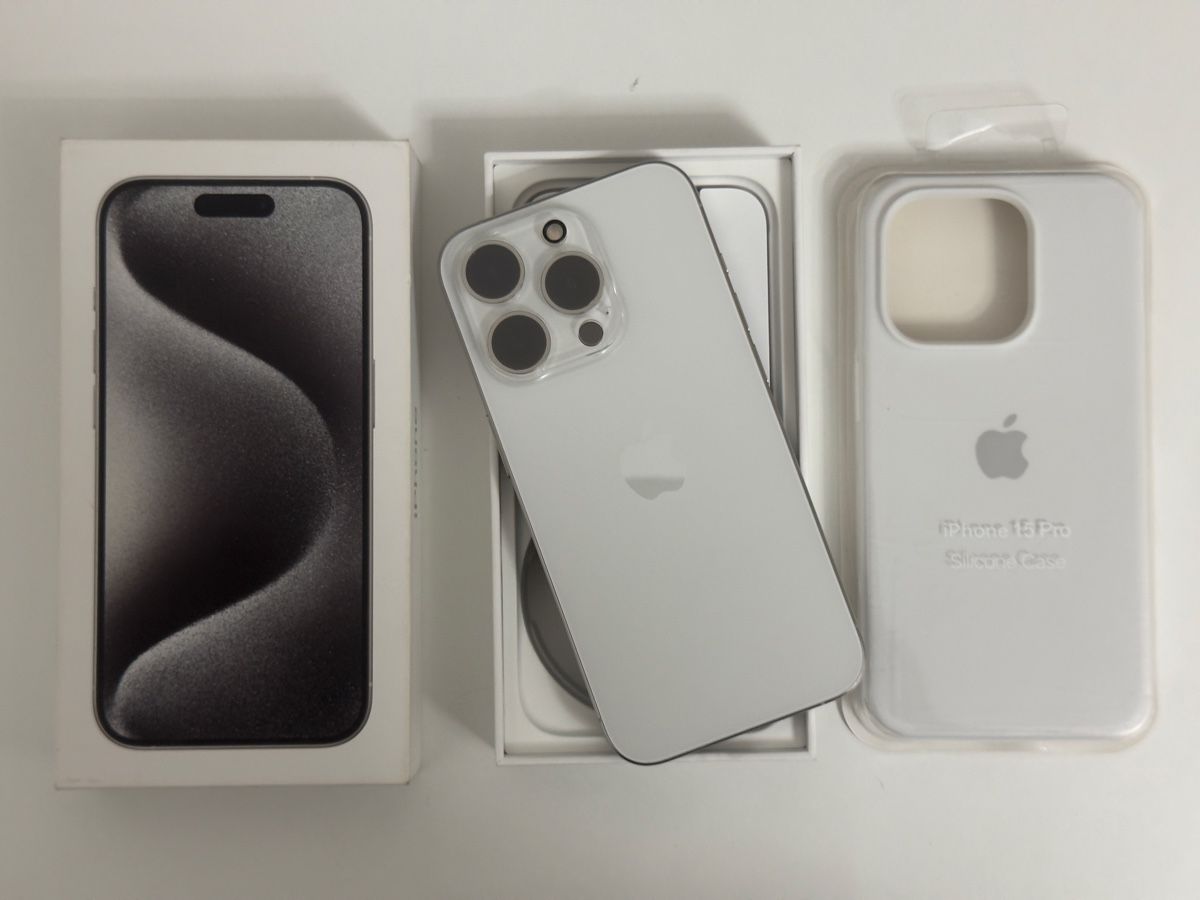 Apple Telefoni cellulari / Smartphones: iPhone 15 Pro weiss – Nuovo (secondo la descrizione) da Bottmingen venduto da S54B32 1
