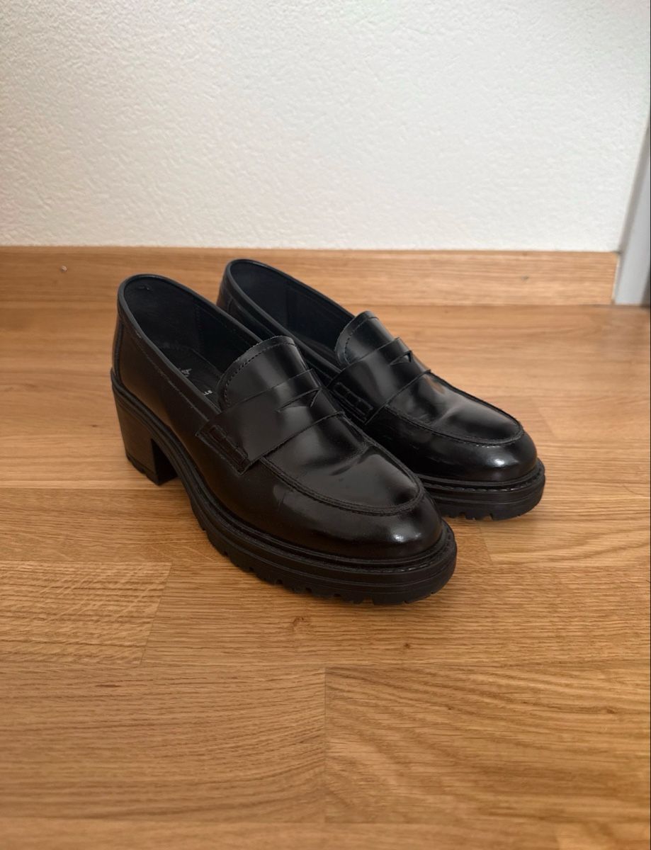 Scarpe da donna: SCHWARZE LOAFER MIT ABSATZ – Nuovo (secondo la descrizione) da Wil SG venduto da vam3