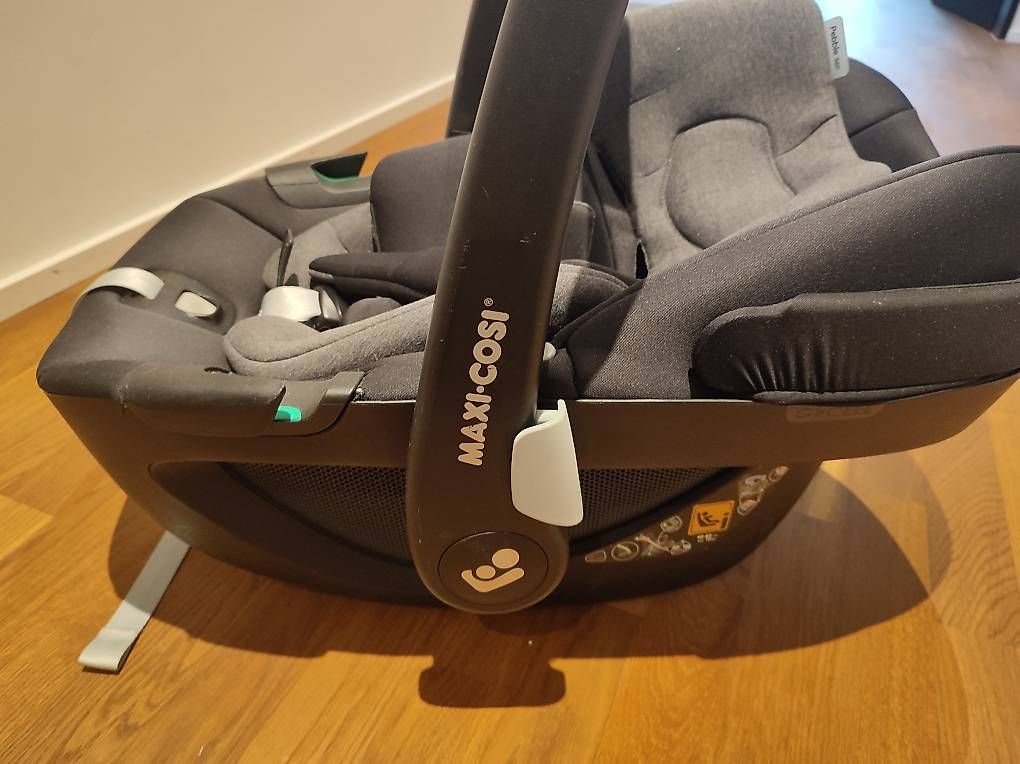 Maxi-Cosi Seggiolini per auto: MAXI COSI Babyschale Pebble 360 Essential Black – Usato da Rothenburg venduto da Doktorduden 2