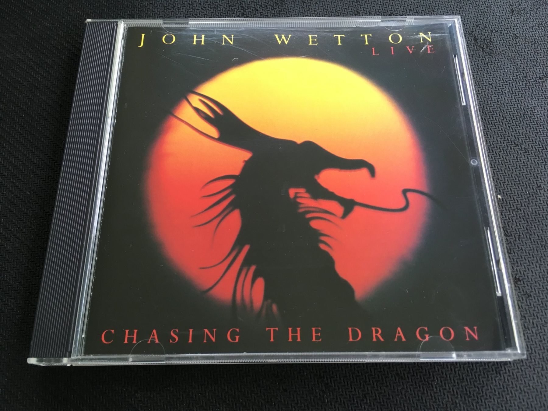 CD: John Wetton Live - Chasing the Dragon -CD- – Usato da St.Gallen venduto da MedienJoe