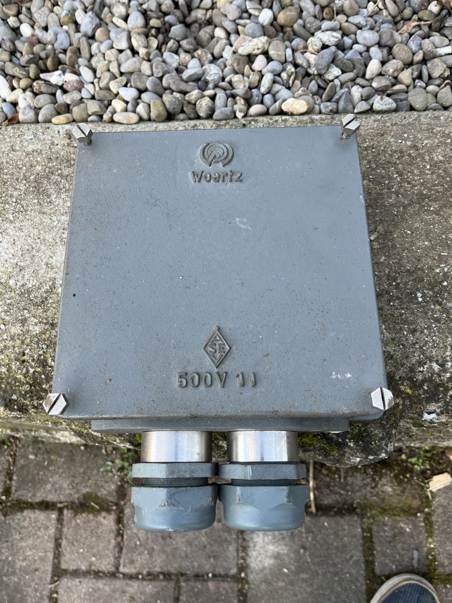 Alimentazione elettrica: Abzweigdose Woerz Gusseisen – Usato da Anglikon venduto da freileiter