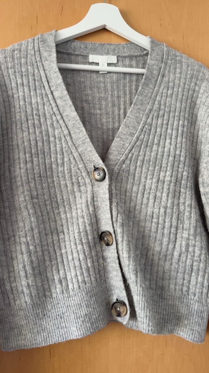 H&M Pullover & Sweatshirts: Strickjacke Damen – Gebraucht aus Wilen (Sarnen) von aninaschwab 1