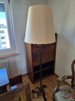 Stehlampe Metall gedreht mit hellem Stoffschirm gebraucht