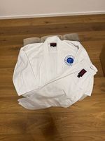Karate Kampfsport Kleider in Grösse 150 .