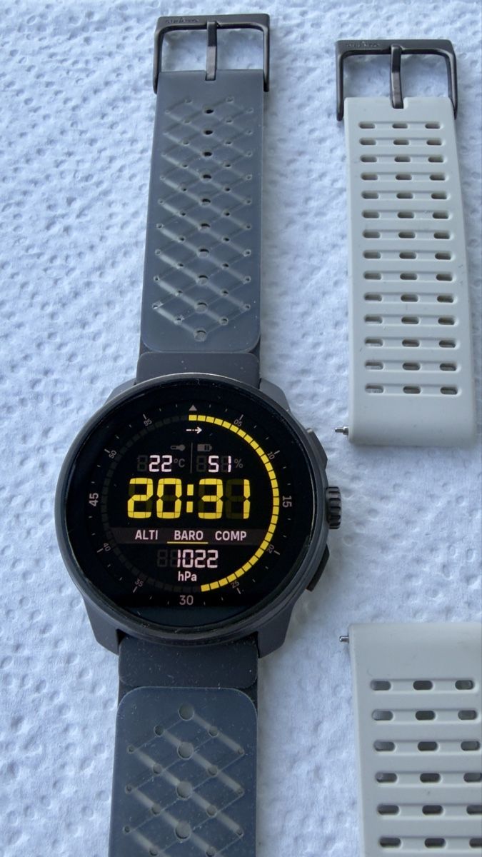 Suunto Smartwatch: Suunto Race S Titanium Graphite grau – Usato da Saillon venduto da Roduitpa