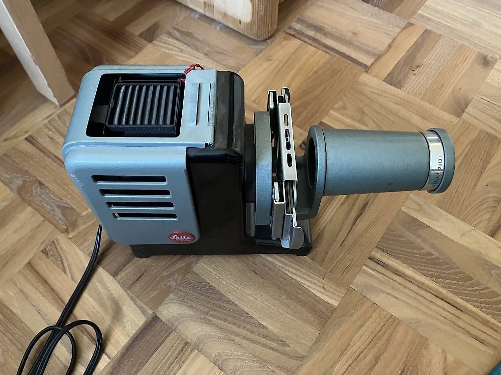 Proiettori: Diaprojektor leica prado – Usato da Eschlikon TG venduto da ritschi90