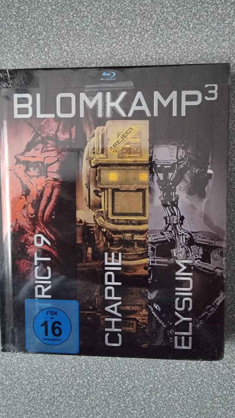 Tous les DVDs: Blu Ray Blomkamp 3 OVP - District 9 - Chappie – Neuf avec emballage d'origine à Oetwil am See par fineli2