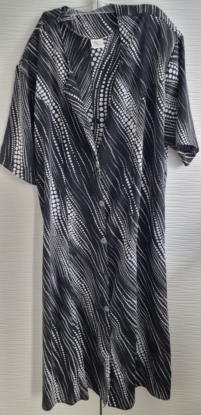 Vestiti: Langes Kleid schwarz/weiss gr.50 – Usato da Grossdietwil venduto da GNOM313