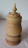 Holz-Dose aus einem Holzstück gefertigt aus dem Aostatal