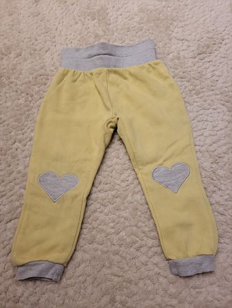 Gelbe Kinder Jogginghose mit Herzen, Grösse 86/92 Top!