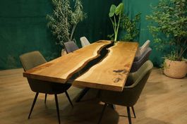 Design trifft Natur - Dein Rivertable aus Eiche