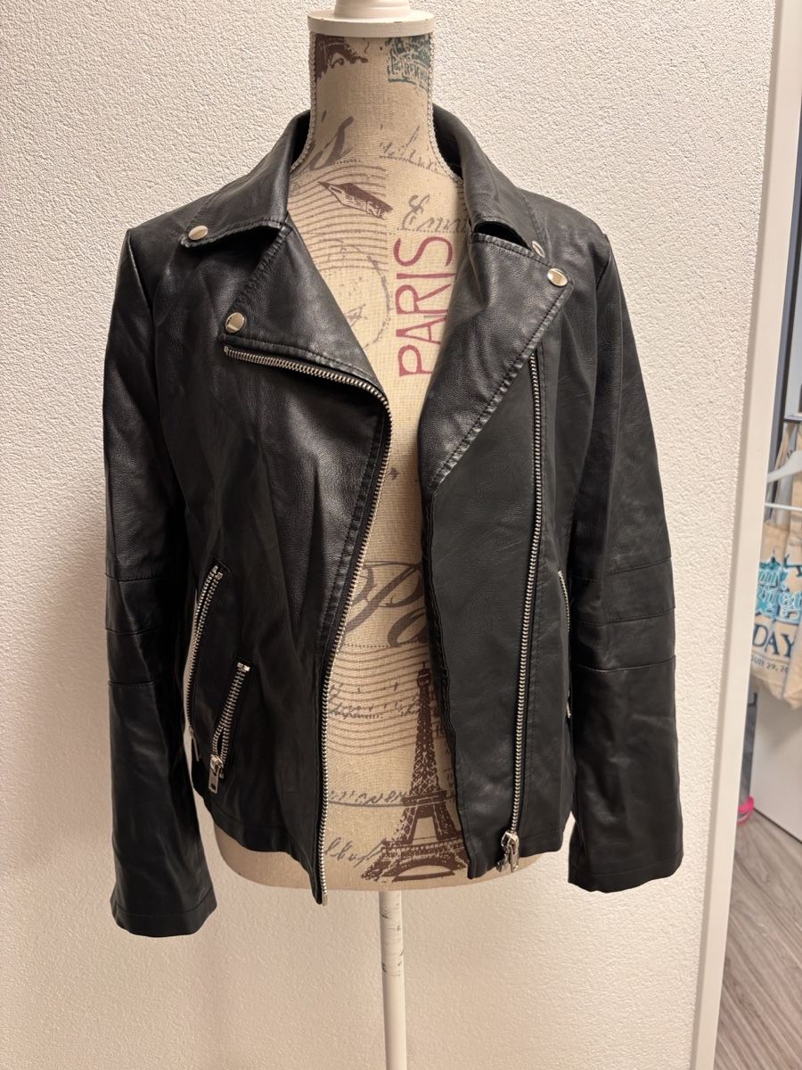Jacken: Damen Kunstlederjacke schwarz Grösse L  – Gebraucht aus Gossau SG von Swisslady25