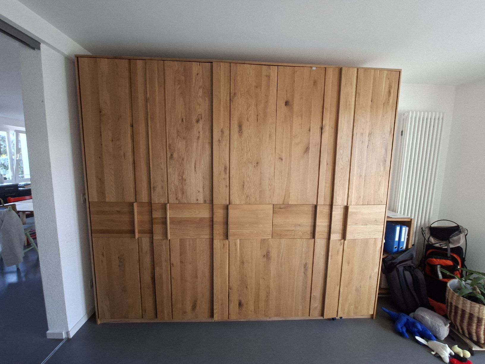 Mömax Schränke: grosser Schrank aus Massiveiche – Gebraucht aus Biel/Bienne von Scamler77