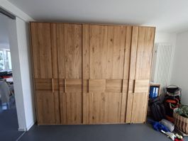 grosser Schrank aus Massiveiche